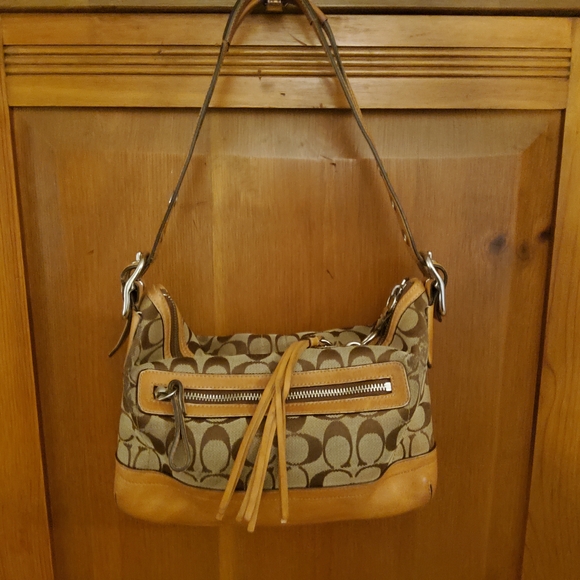 Coach 9363 East West Demi Baguette Gently Used Condition - Picture 12 of 15